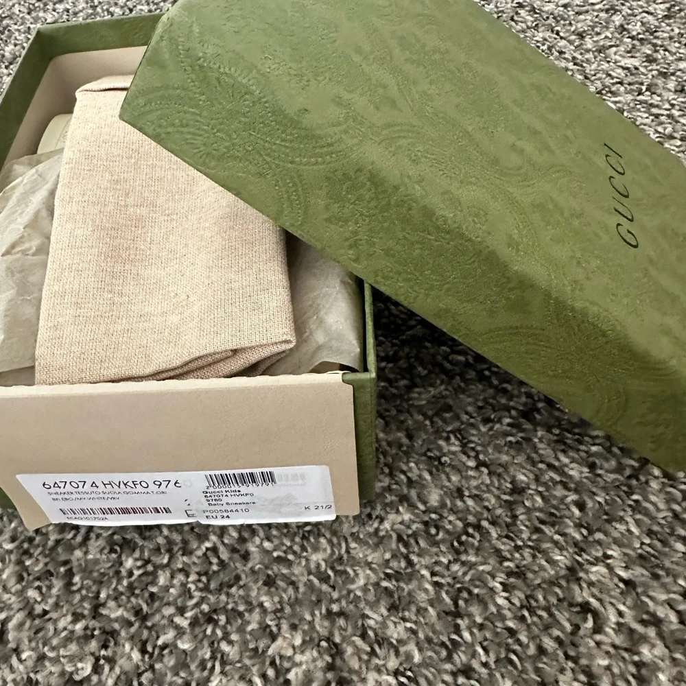 Gucci Kids Beige GG Canvas Sneakers with Green Trim and Red Stripe - Picture 10 of 11
